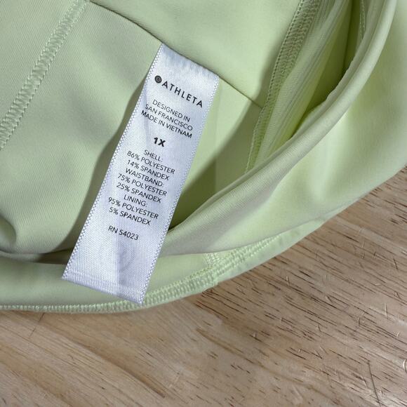 Athleta NWT Run With It 4.5" Shorts Size 1X Running Shorts Tequila Green Stretch - Picture 11 of 13